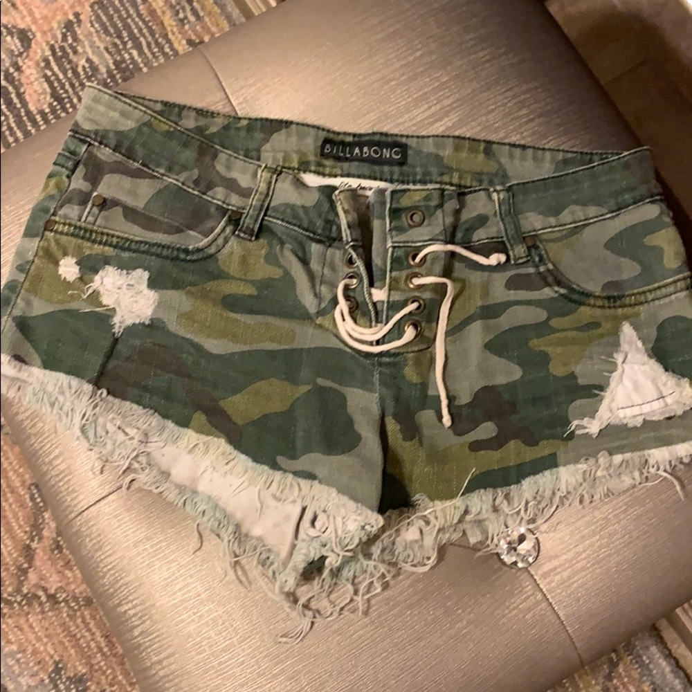 Billabong shorts size 28